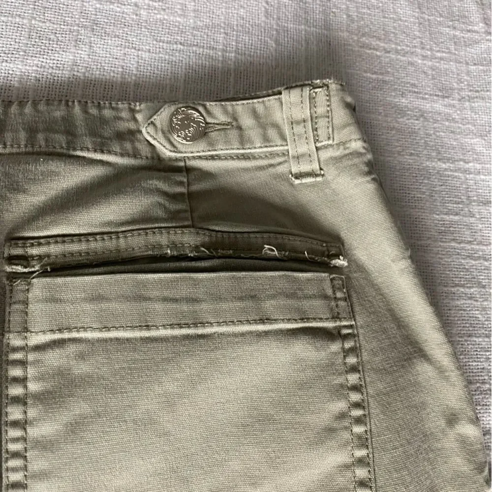 Indigo Palm Womans Sage Green Cotton Bermuda Shorts Gorpcore SZ 8